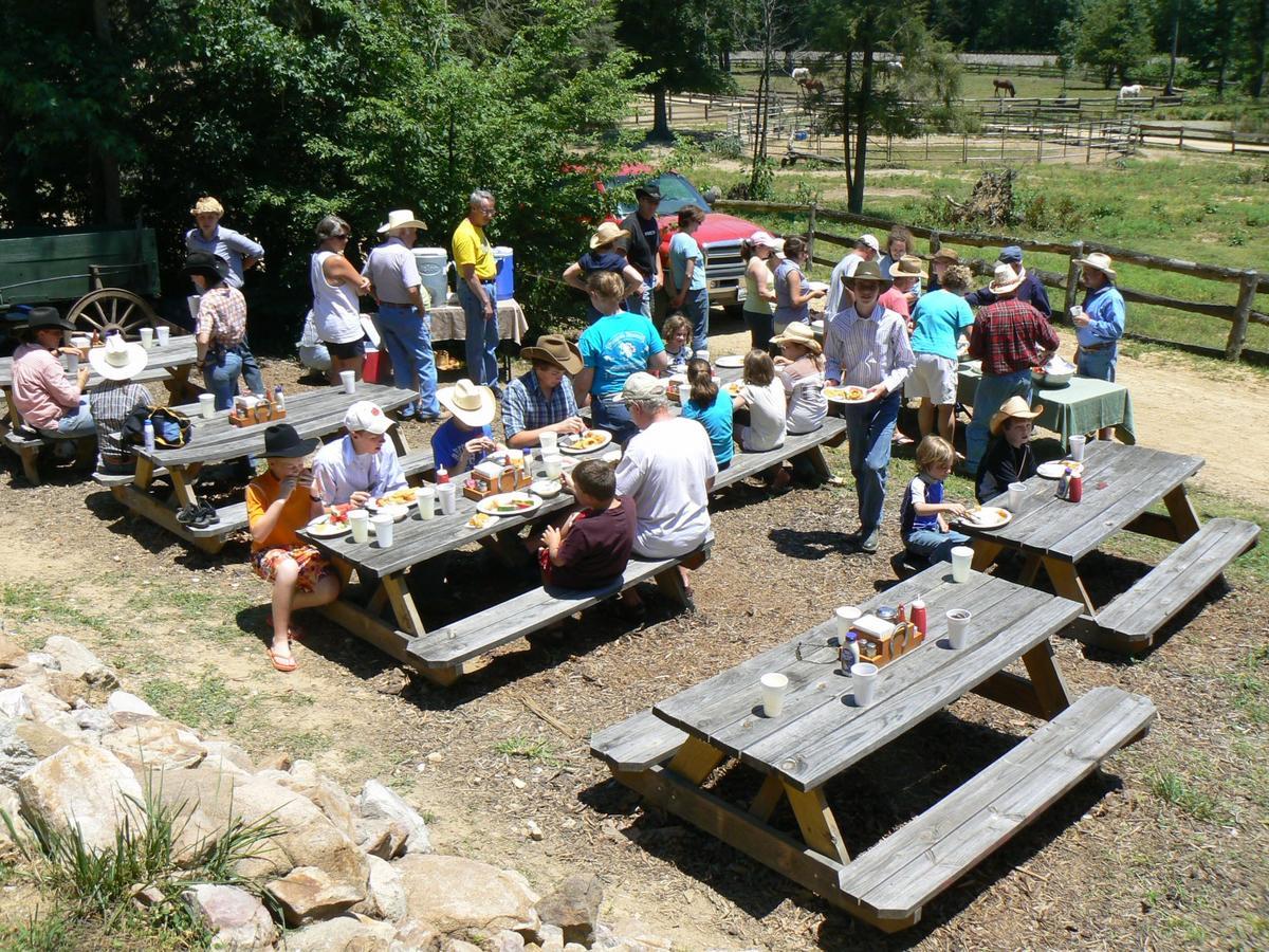 French Broad Outpost Ranch Del Rio Exterior foto